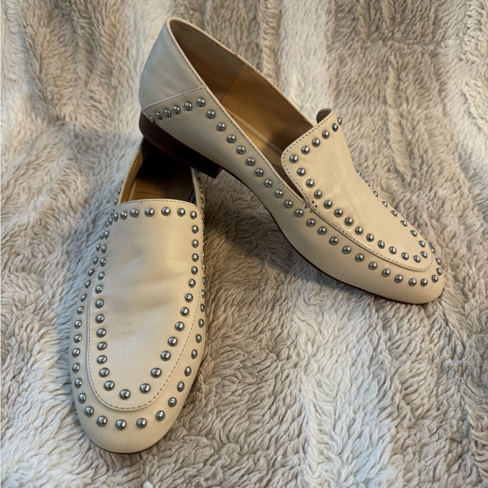 Women’s flats size 6